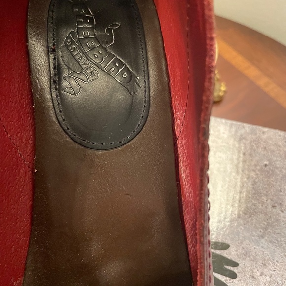FREE BIRD by STEVEN GORGEOUS wine color with etched leather back PRISTINE - Picture 5 of 7